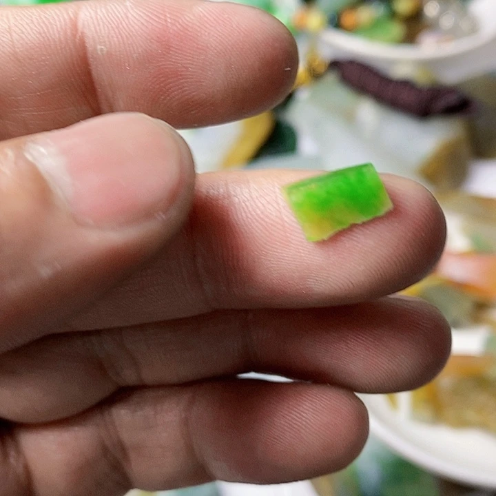 瞅***啥翡翠散珠天然翡翠A货