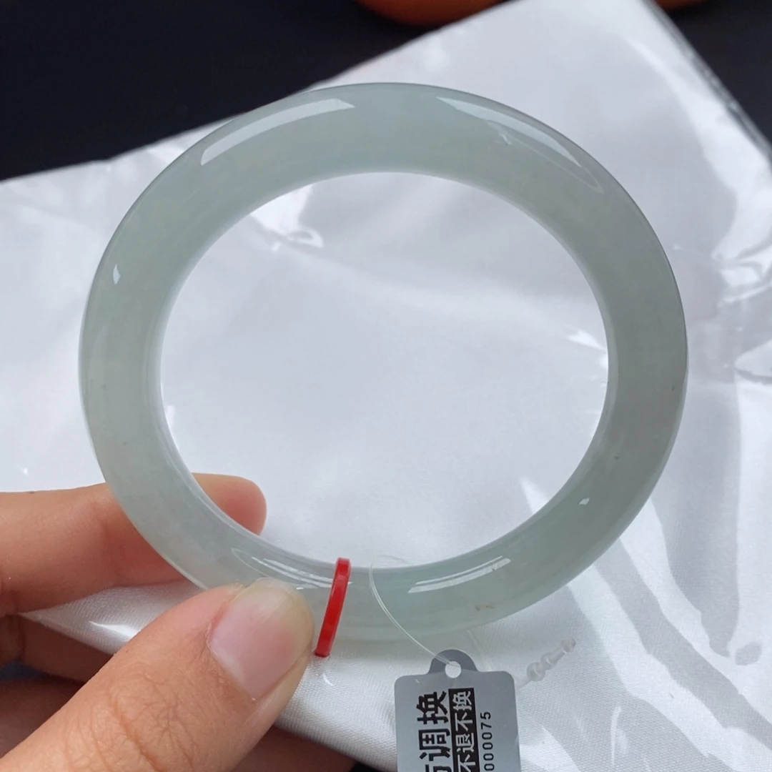 翡翠手镯（圆镯）未镶嵌