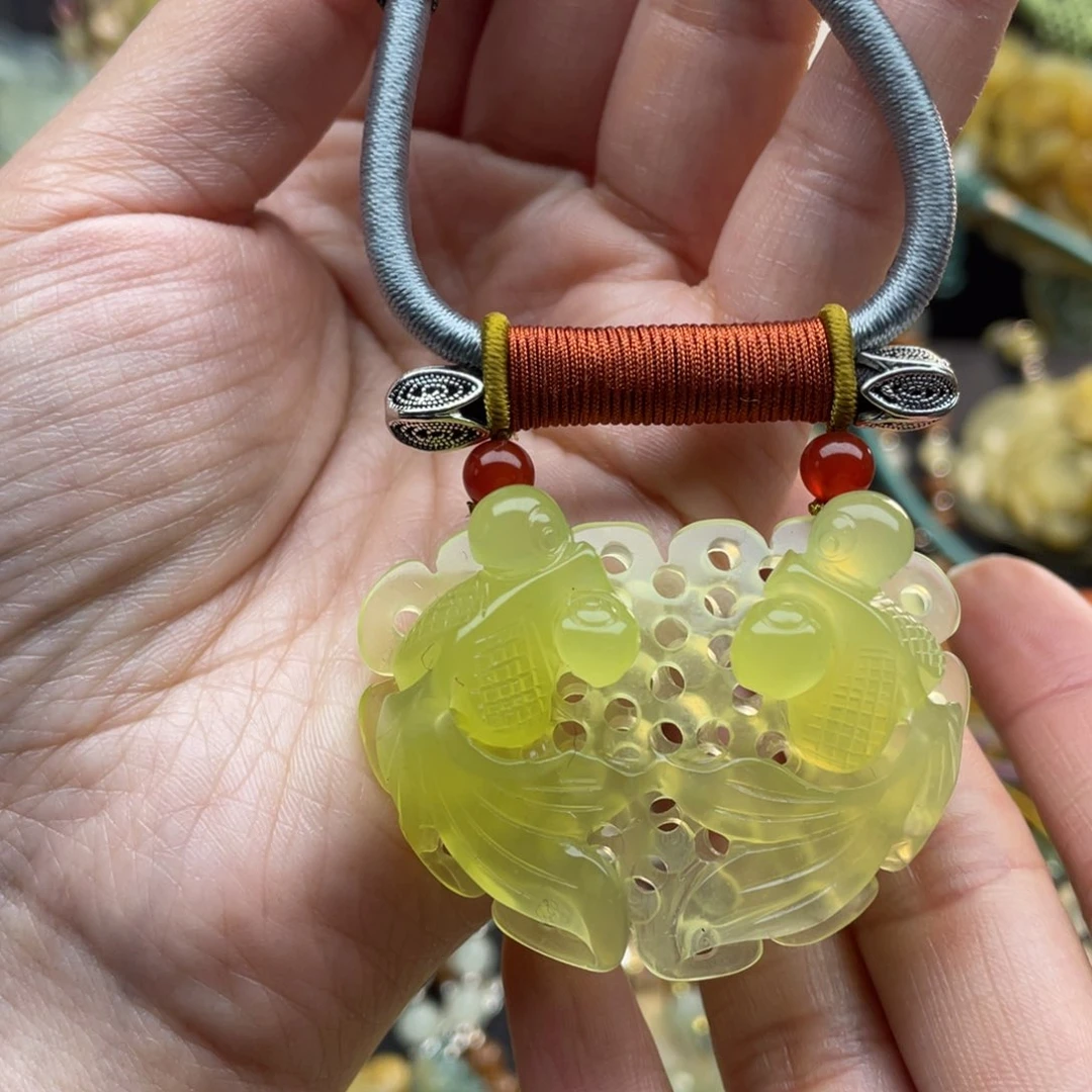 蛇纹石玉颈饰未镶嵌