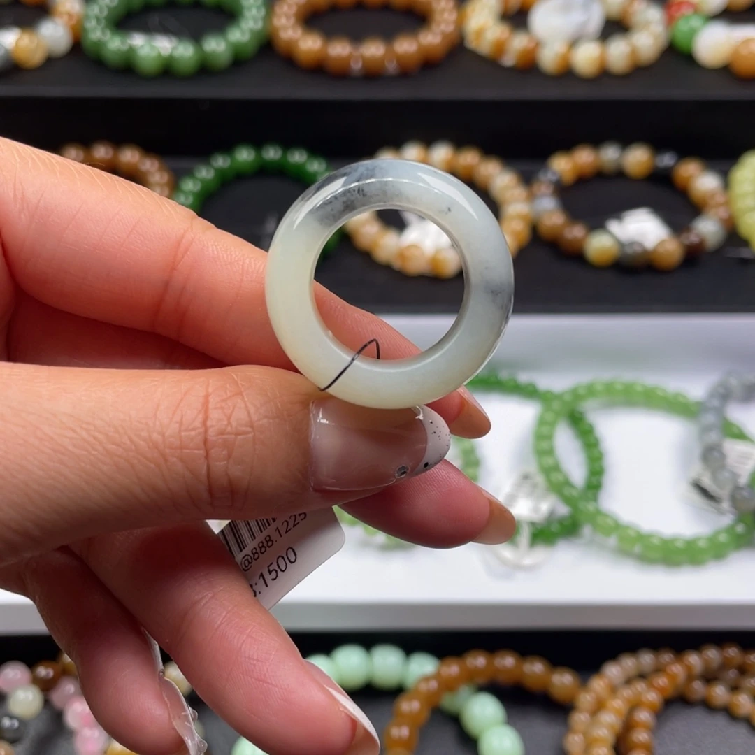 未镶嵌戒指和田玉