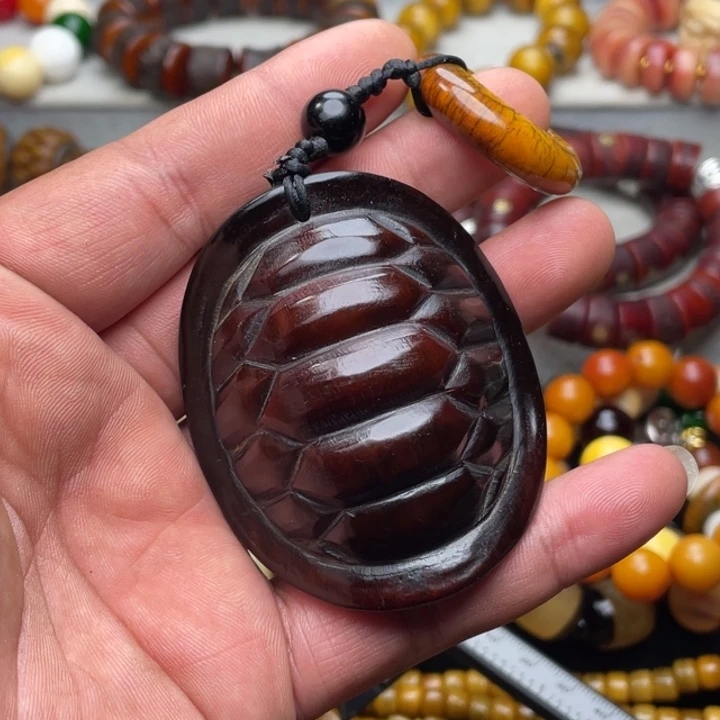 牦牛角富甲天下手把件