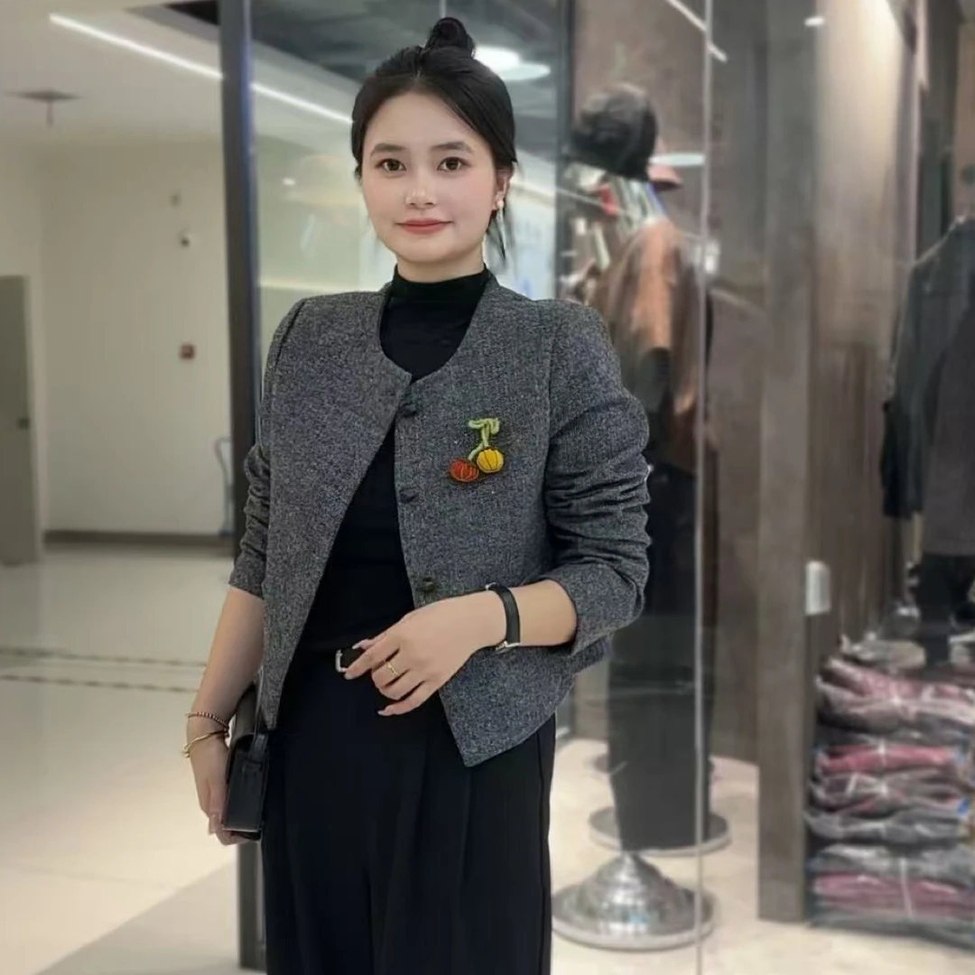 【墨臻】2025年秋冬轻奢设计师女正肩袖女士小香风气质短外套8211