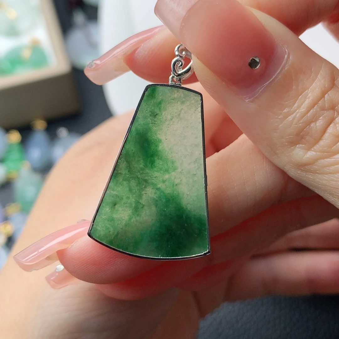 【闪购商品】翡翠18K金镶嵌吊坠(不含链)