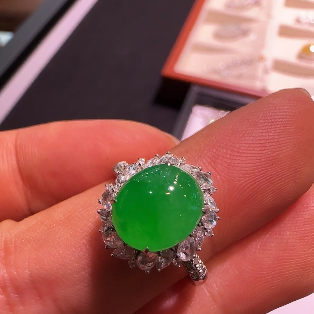 翡翠18K金镶嵌戒指