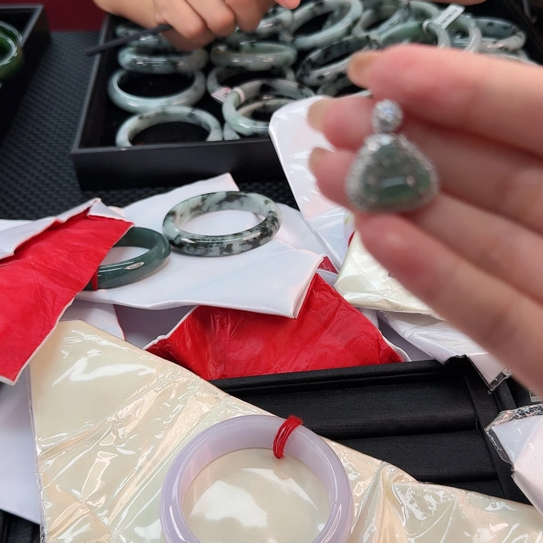 翡翠银S925镶嵌颈饰佛公