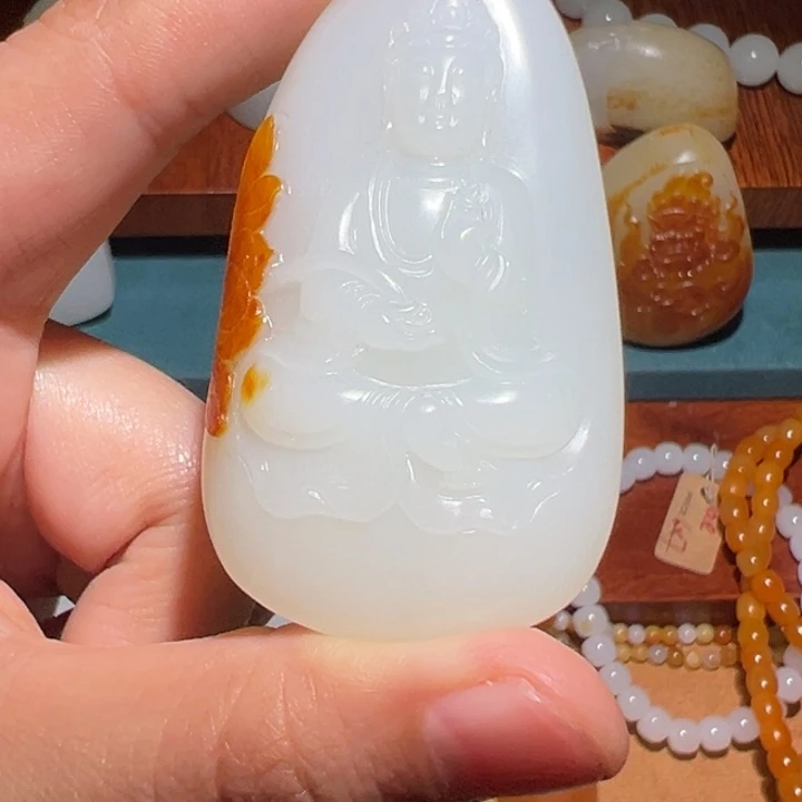 豹***子和田玉未镶嵌颈饰