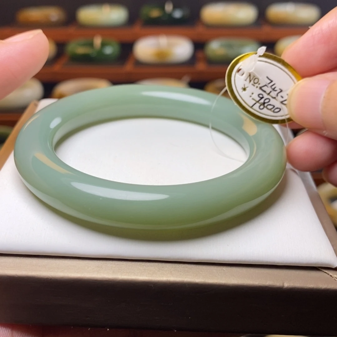 和田玉（碧玉）未镶嵌手镯