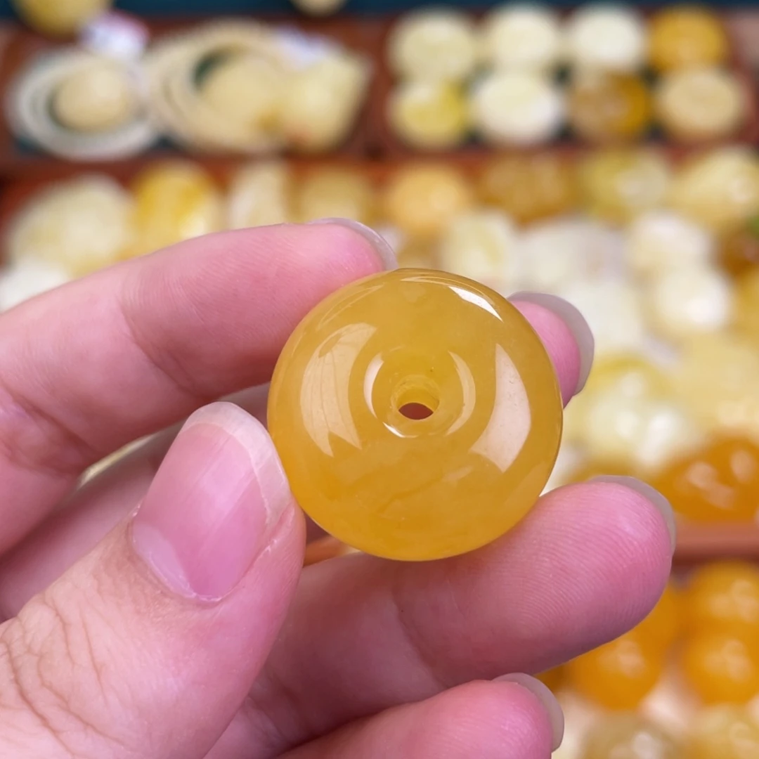 未镶嵌吊坠(赠链)蜜蜡