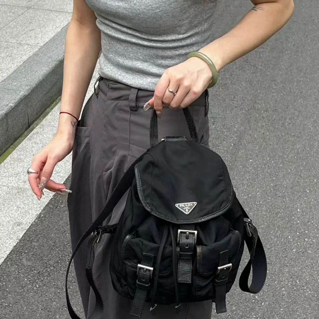 95新 Prada/普拉达 御古屋/21989/尼龙双肩包