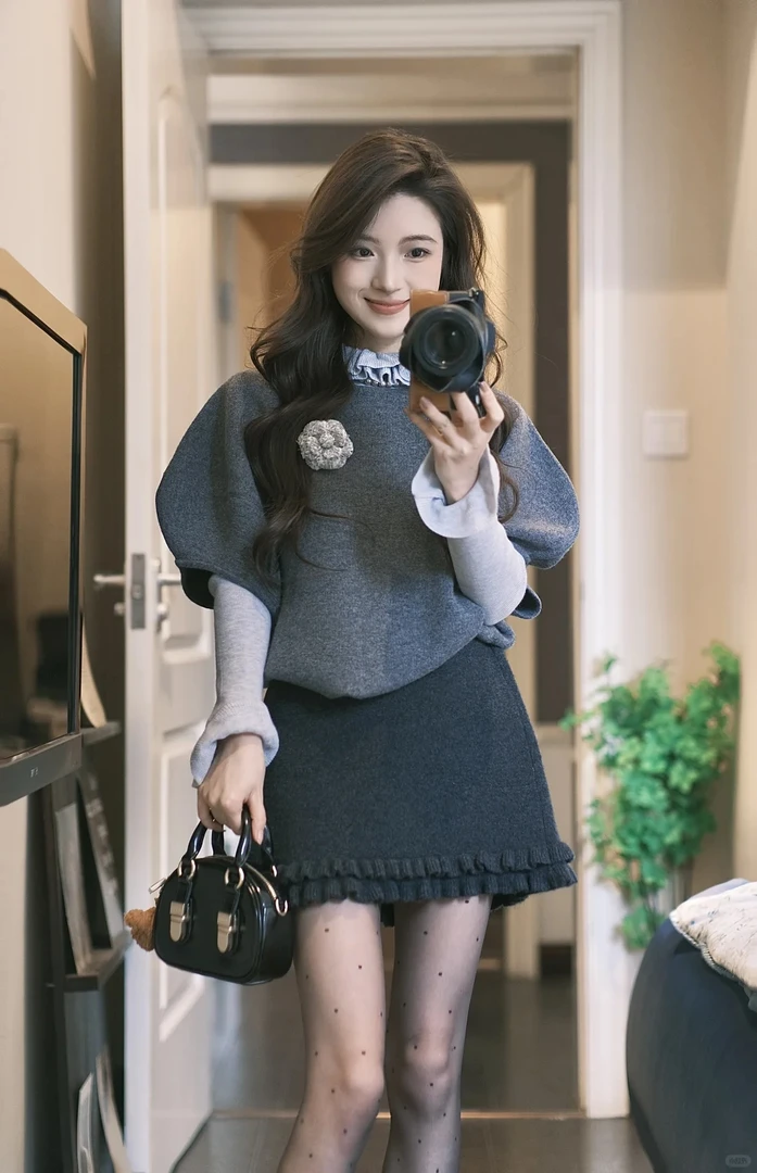 2025秋冬新款复古小香风花苞针织打底衫外穿马甲半身裙气质三件套