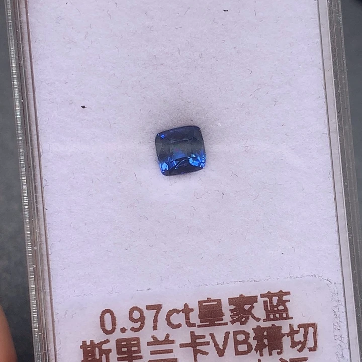 蓝宝石裸石5.51×5.32×3.54
