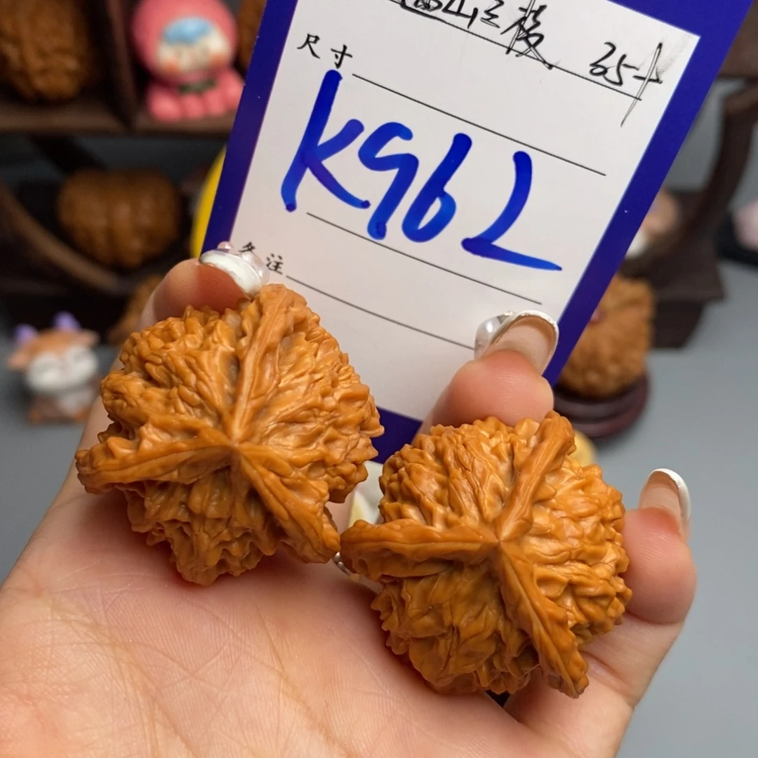 文玩核桃吊坠盘山三棱35