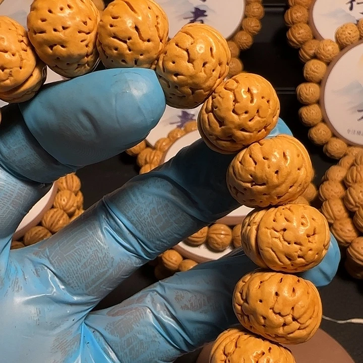 Q***c核桃手串/手链精品桃核树王纽扣