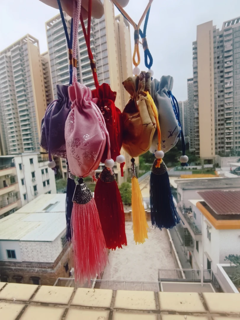 手工制作驱蚊荷包中药艾草驱蚊香包古风端午香囊车载荷花刺绣