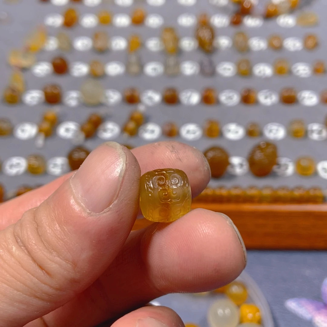 郭***潘玛瑙/玉髓合金颈饰珠