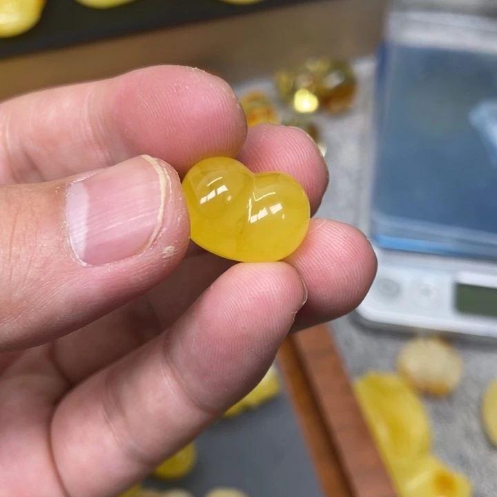 咦***啧琥珀未镶嵌珠宝奇石