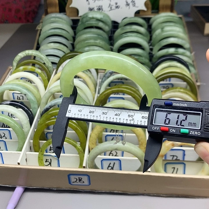 未镶嵌蛇纹石玉手镯41