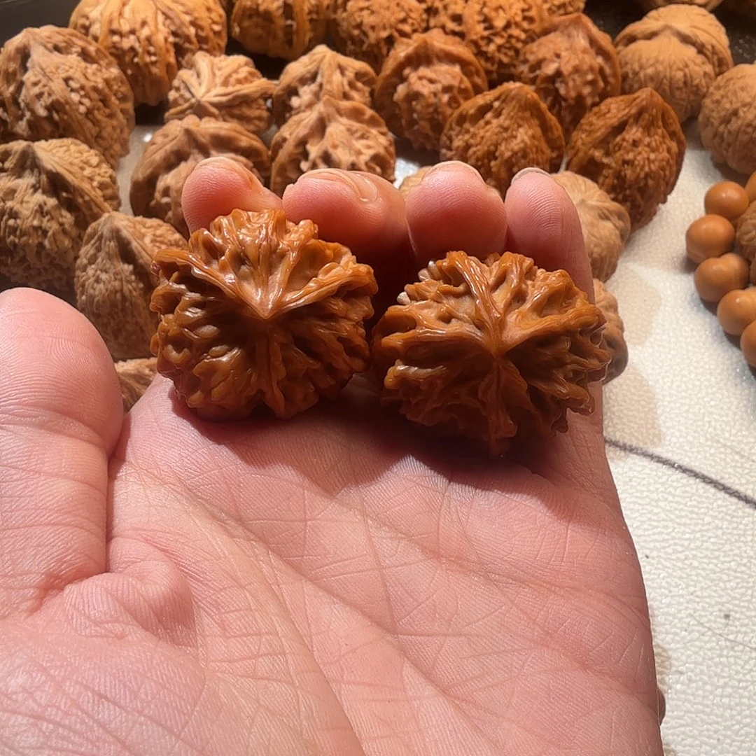 文玩核桃吊坠岐山异形