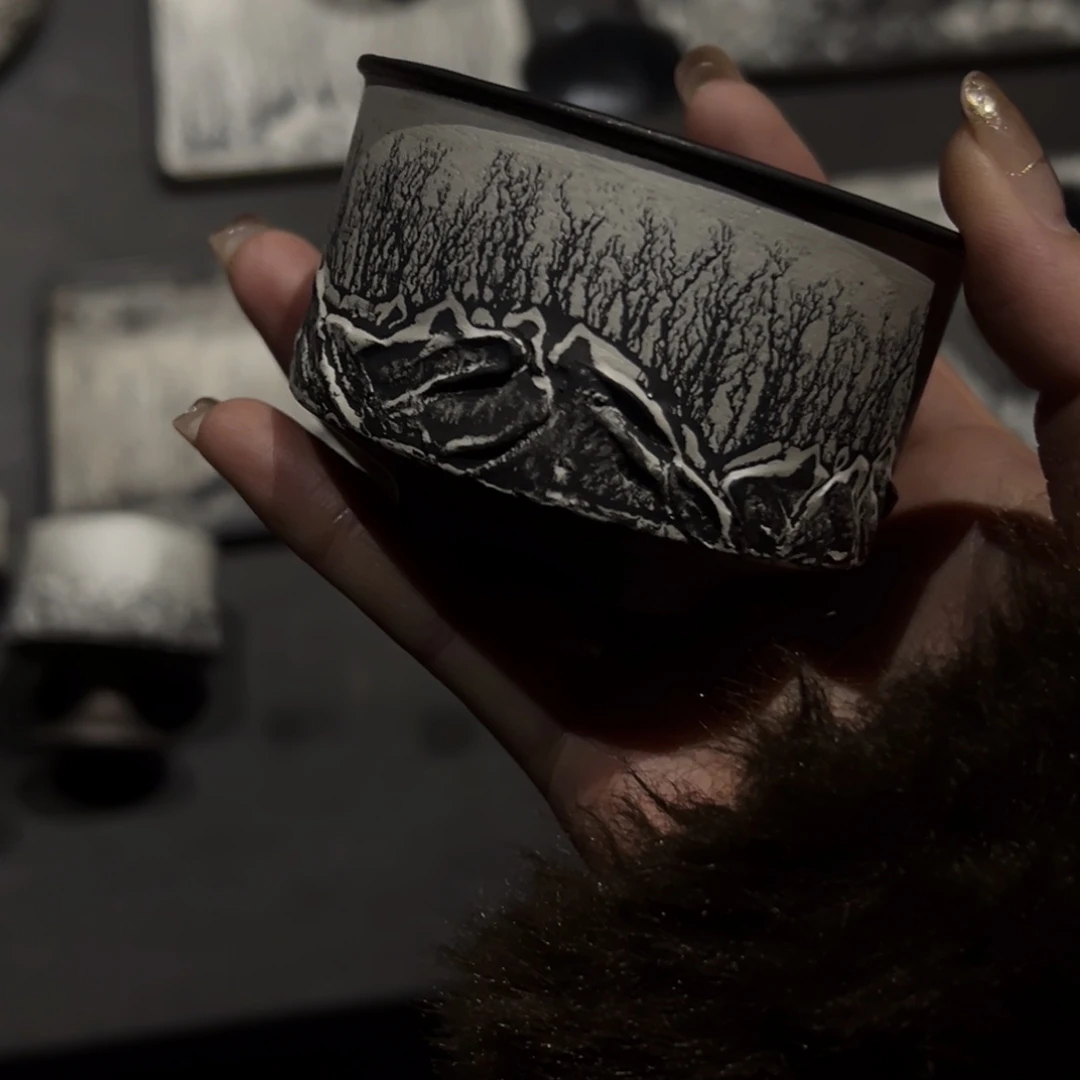 瓷片陶瓷。     陶瓷。