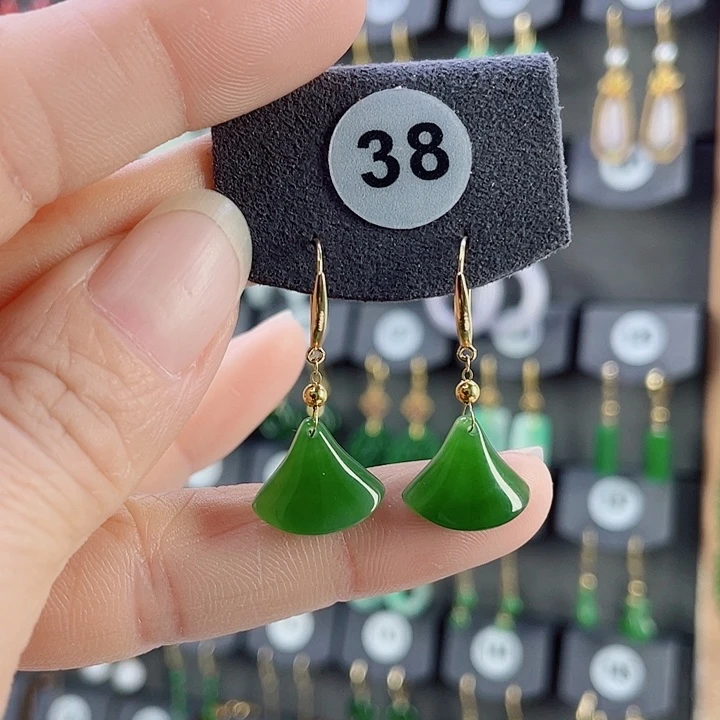 18K金镶嵌和田玉耳饰