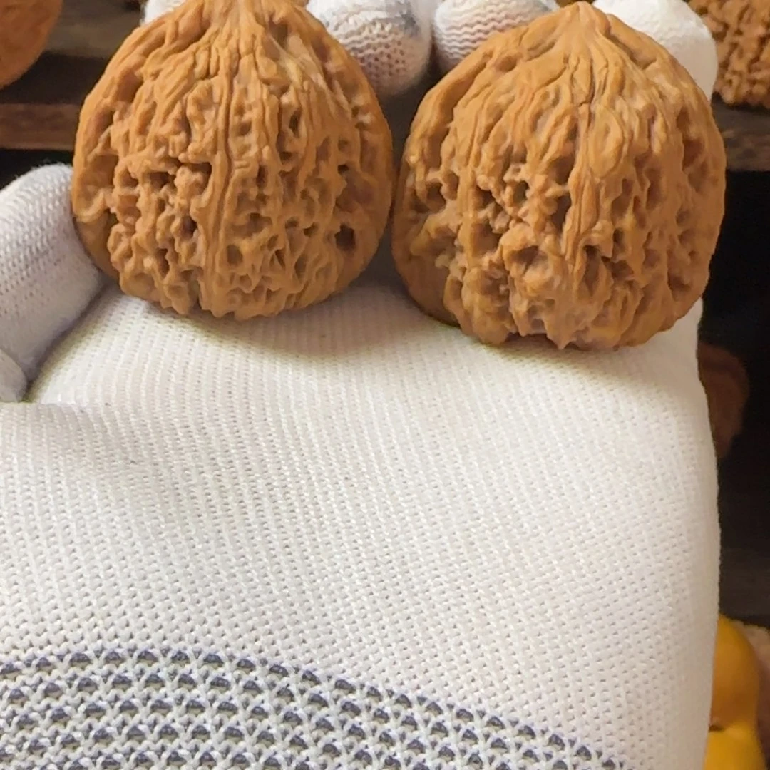 知***.文玩核桃把件南将石40尺凹底