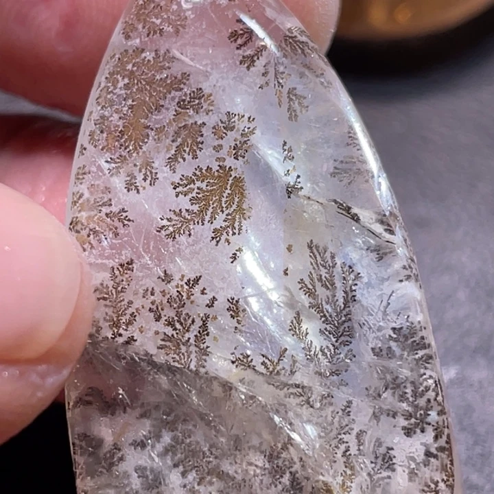 用***0发晶颈饰未镶嵌钛