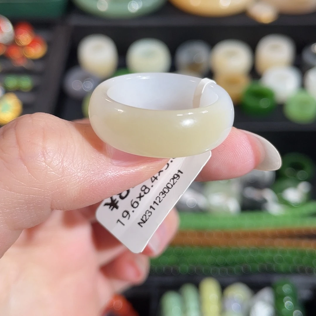 和田玉（糖玉）未镶嵌戒指内径19.6 糖白中宽