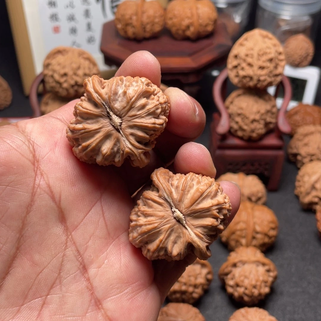 文玩核桃吊坠38白狮子