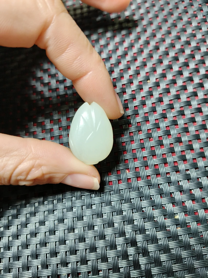 新疆和田玉白玉挂件莲花