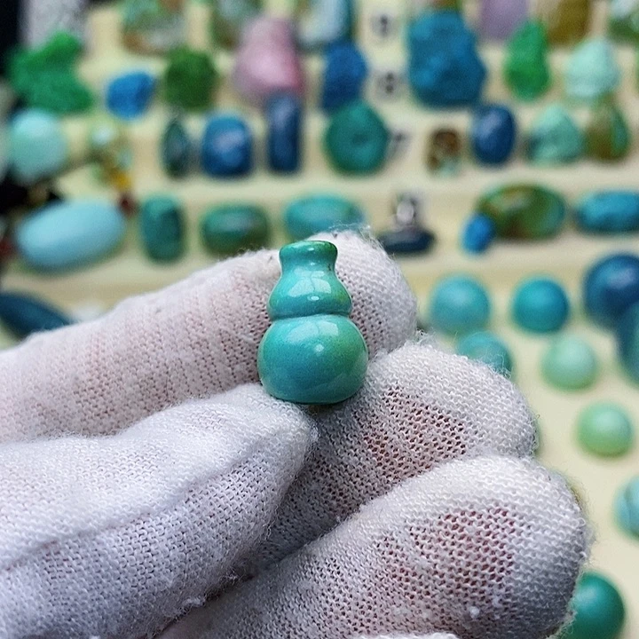 绿松石配饰未镶嵌