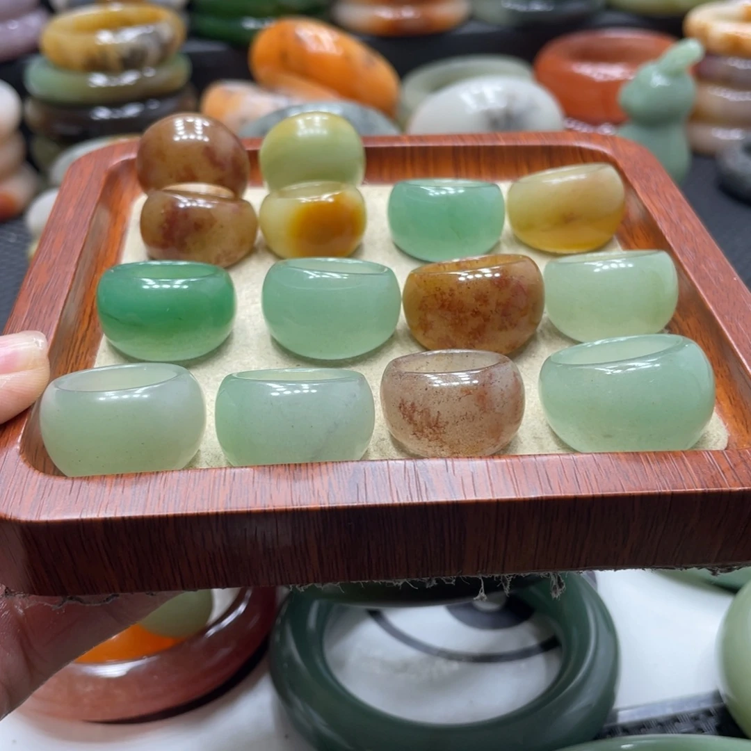 石英岩玉未镶嵌手镯