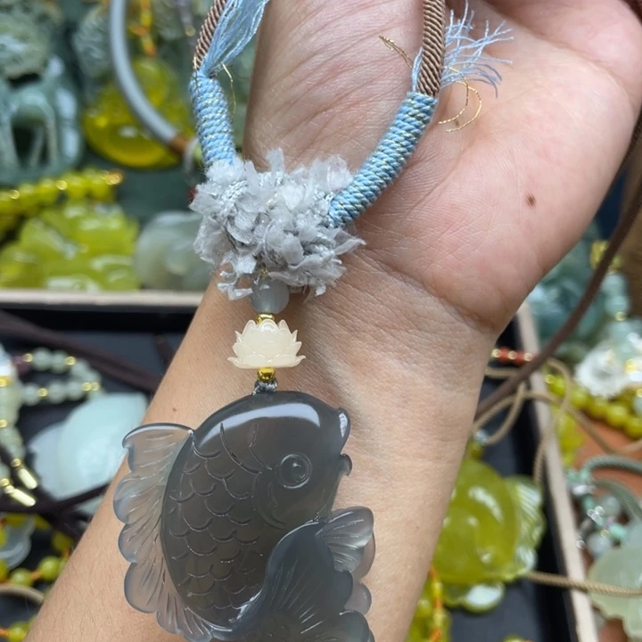 蛇纹石玉未镶嵌颈饰