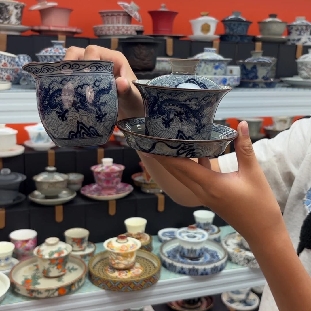 茶具是指由两块金属做成