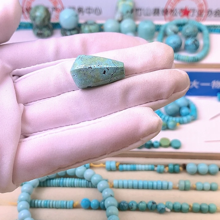 绿松石未镶嵌挂件