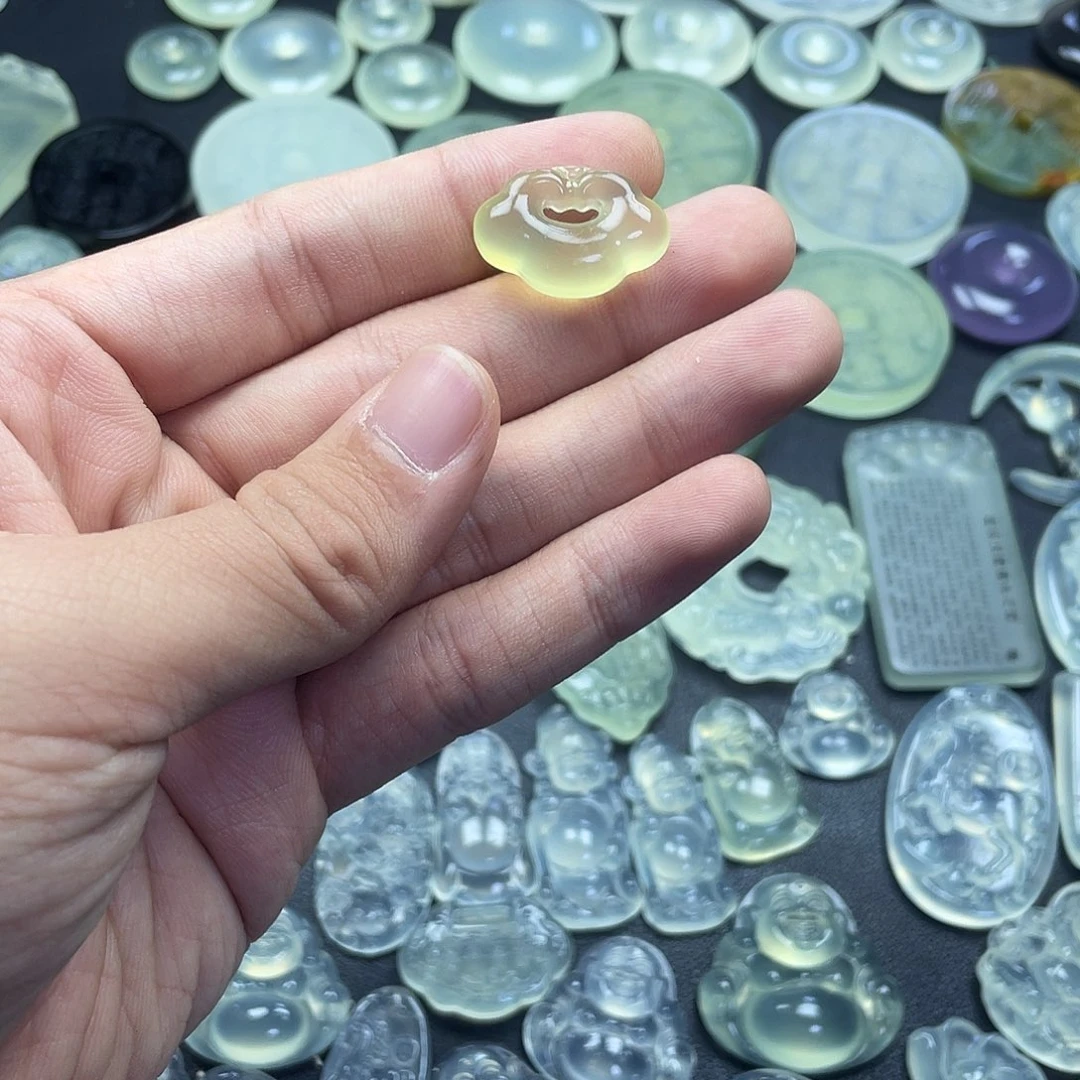 岫玉未镶嵌颈饰祥云锁