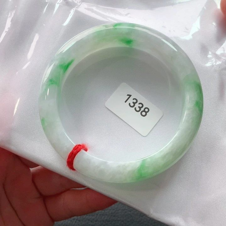 翡翠手镯未镶嵌天然翡翠手镯01