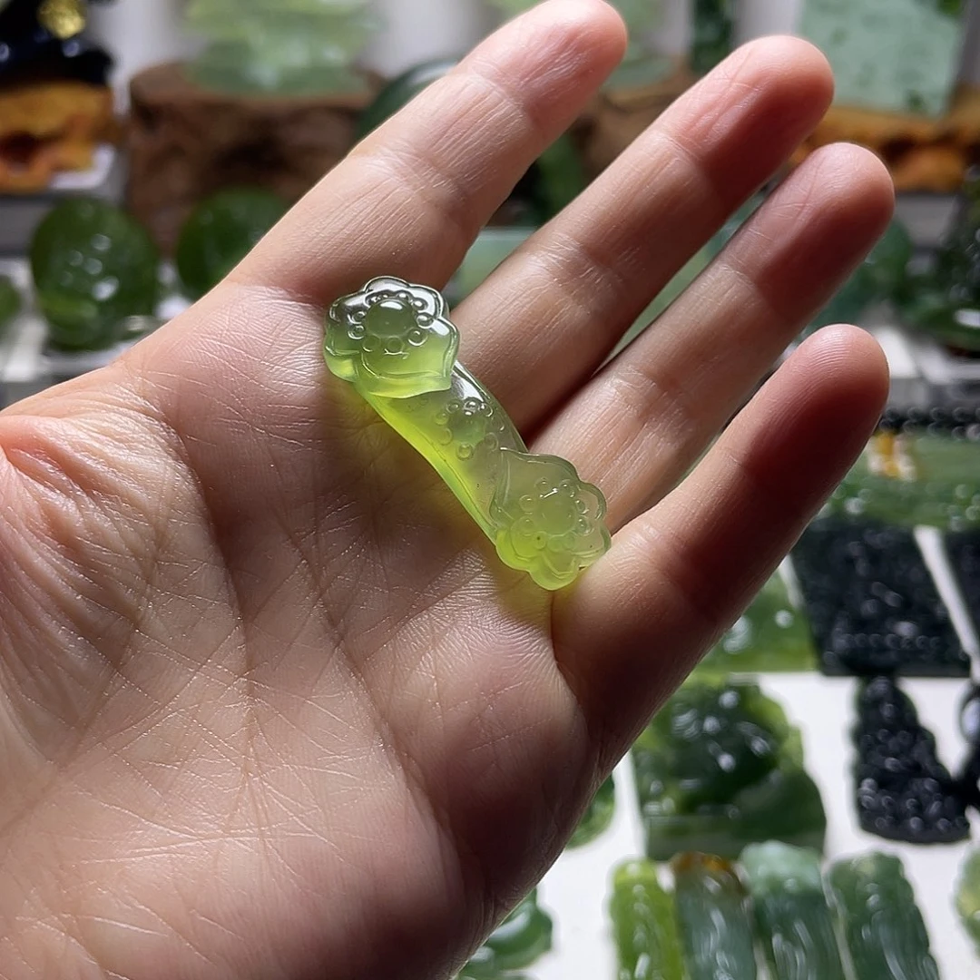 未镶嵌蛇纹石玉颈饰