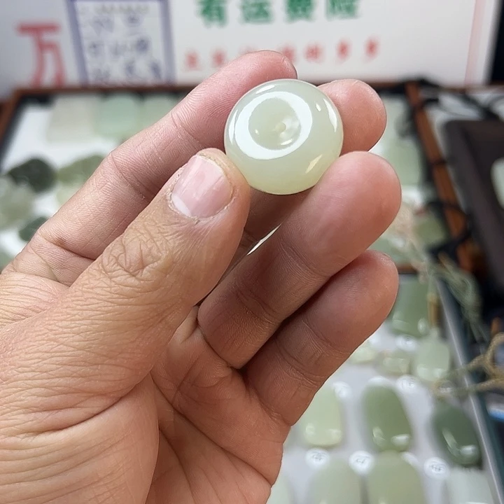 蕞***遇和田玉未镶嵌颈饰