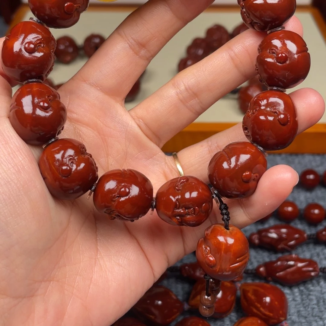 橄榄核手串成***人百态