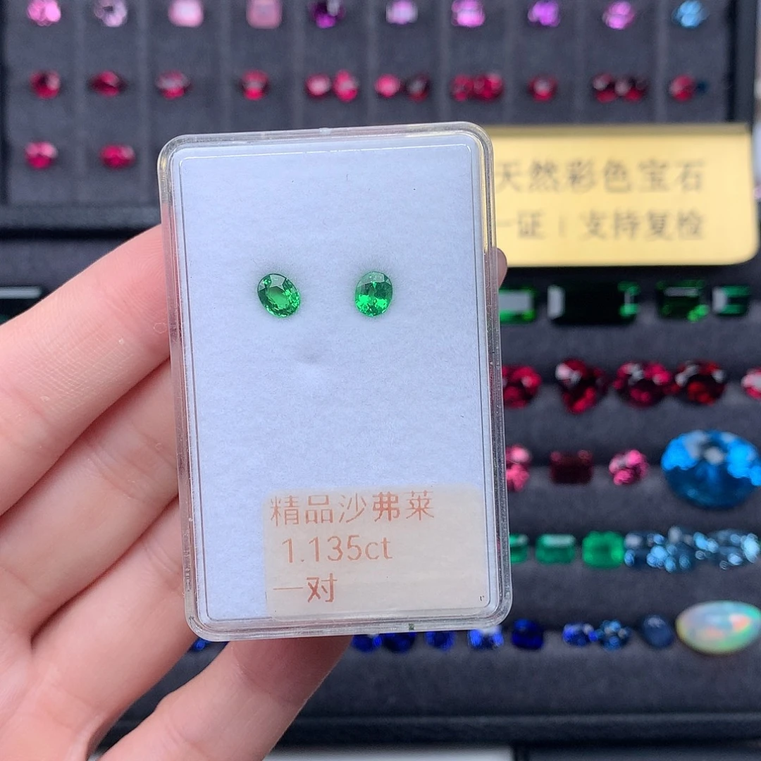 未镶嵌裸石石榴石（沙弗莱）1.135克拉