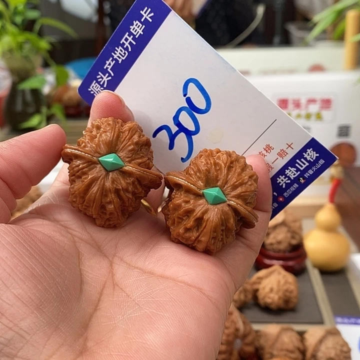 把件文玩核桃35埋银线镶嵌手盘血麒麟300号