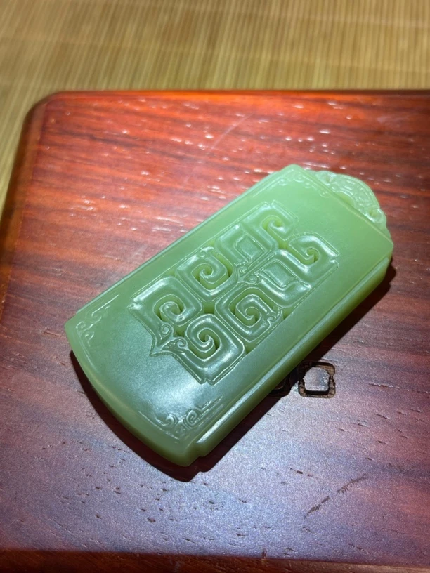 岫岩透闪石质玉，平安牌析木玉