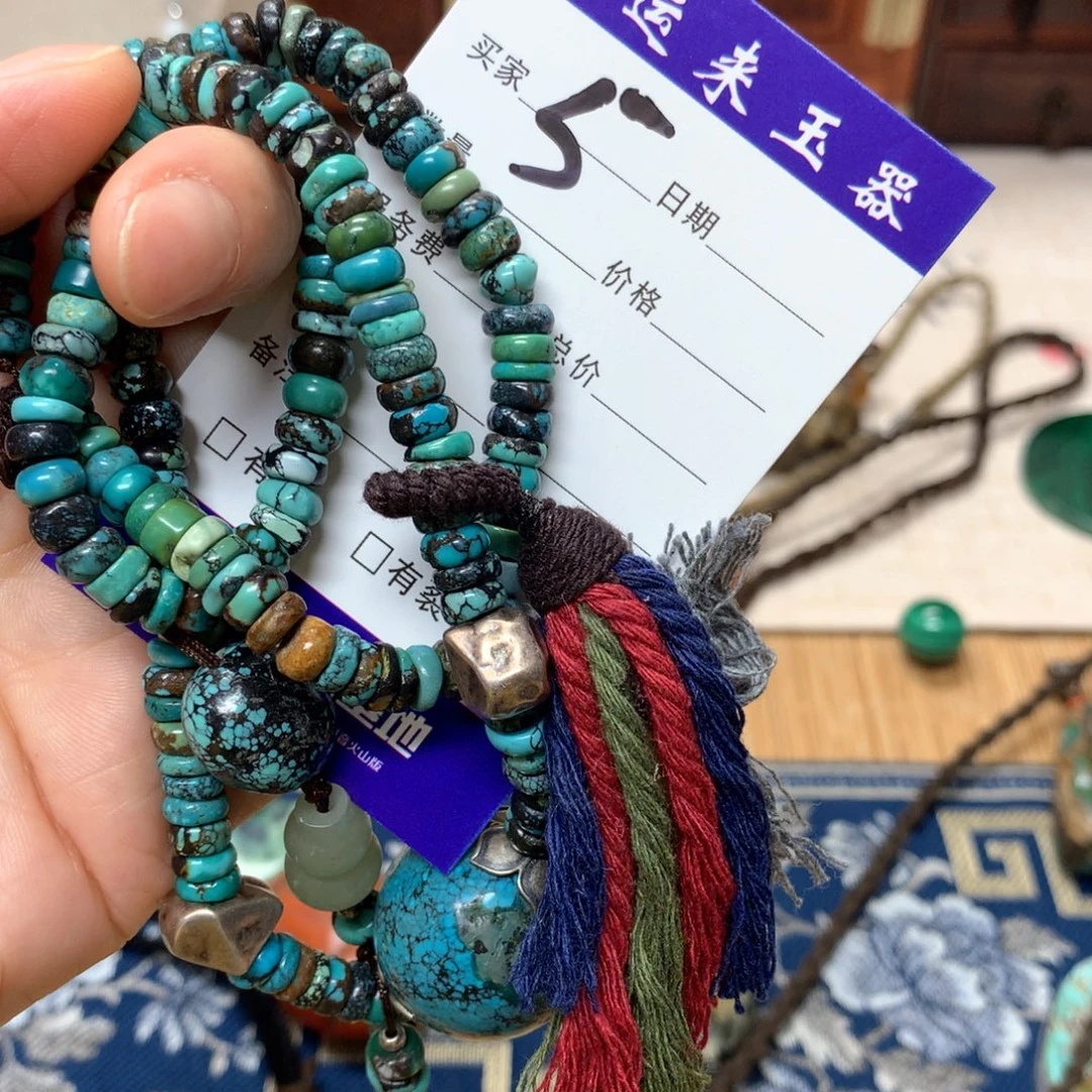 一***人颈饰未镶嵌和田玉（糖玉）