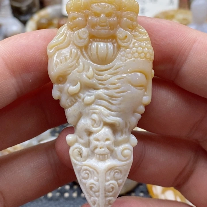 石英质玉颈饰未镶嵌