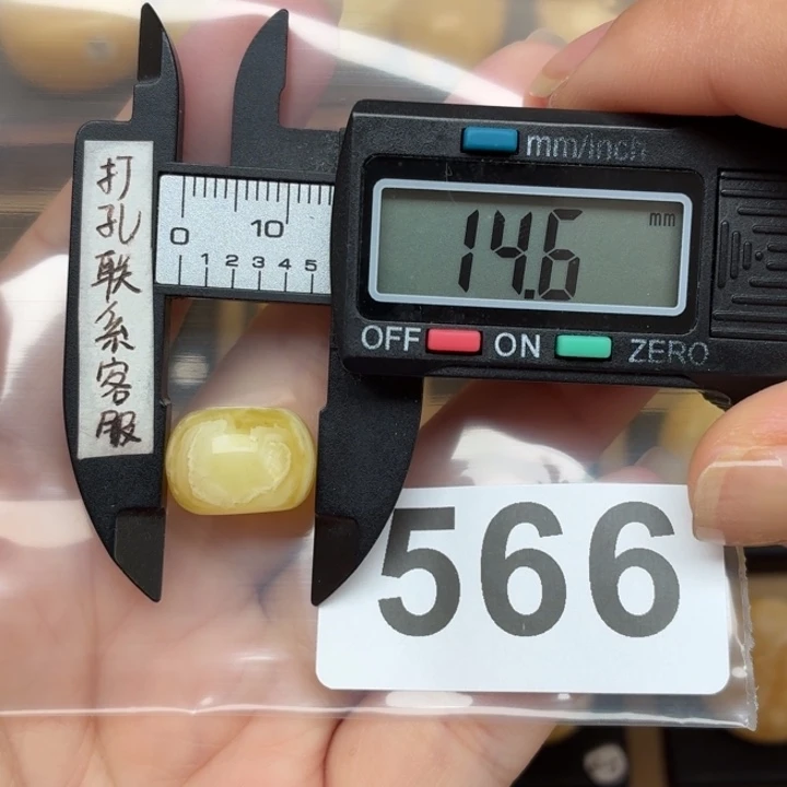 曲***堂裸石蜜蜡未镶嵌蜜蜡