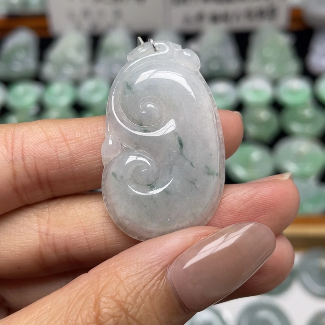 翡翠未镶嵌颈饰如意