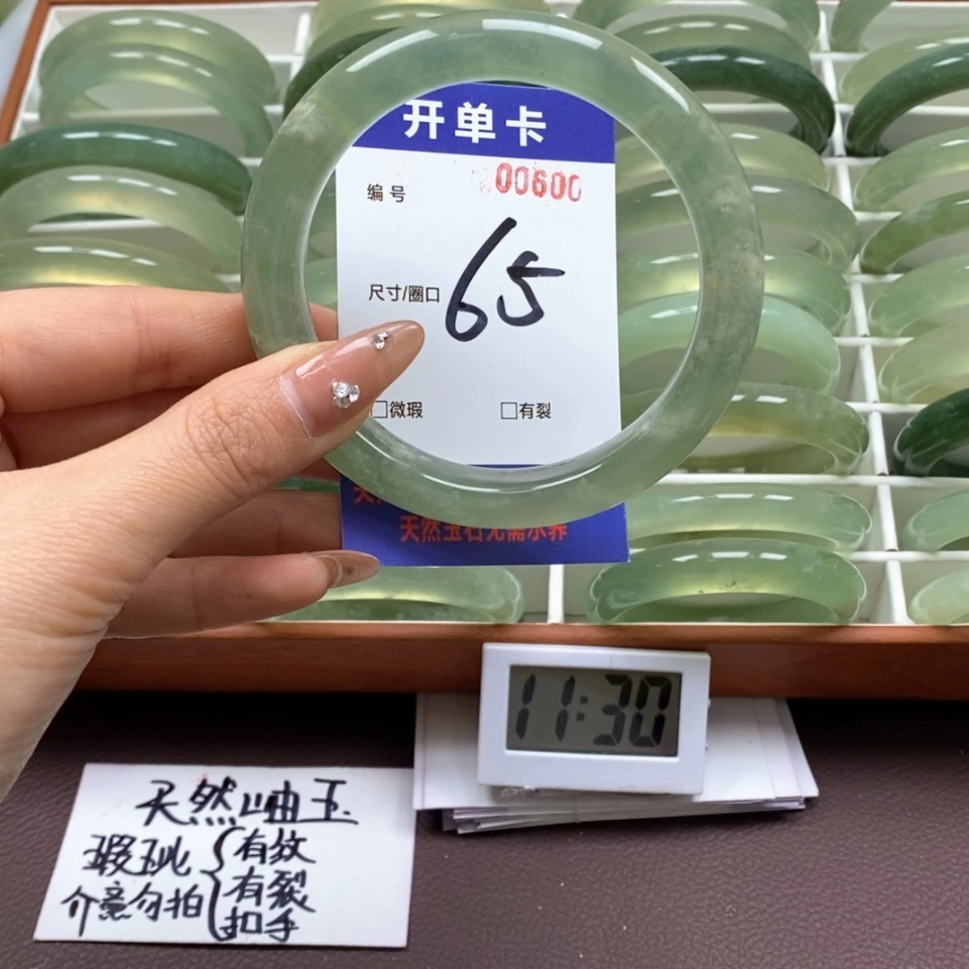 蛇纹石玉手镯未镶嵌