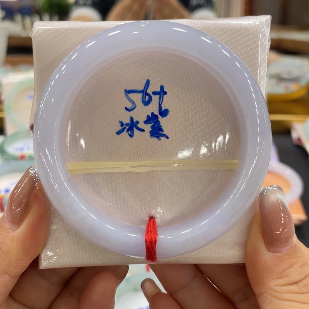 翡翠手镯未镶嵌翡翠