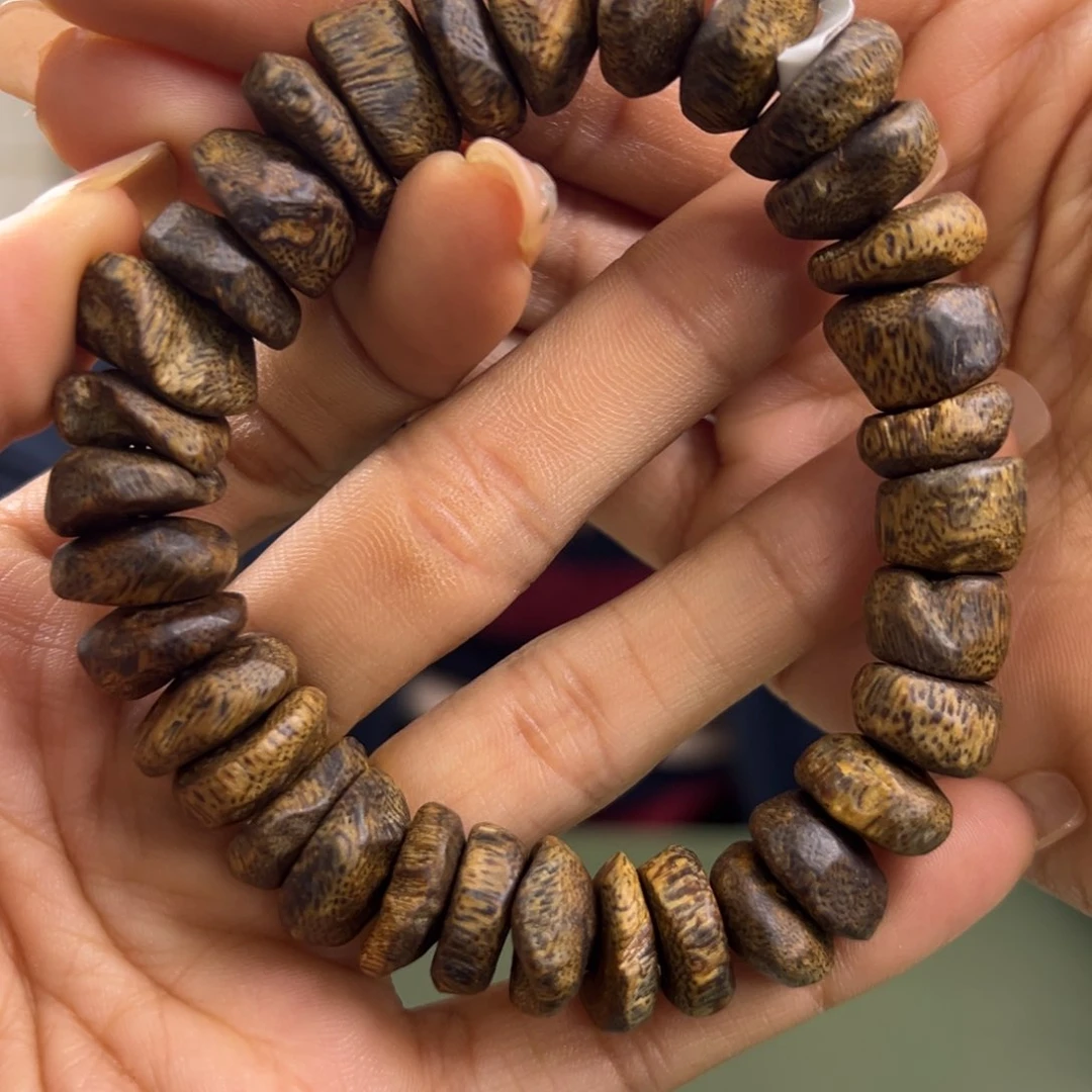 沉香手串透顶绿包壳卡1.5/22g+