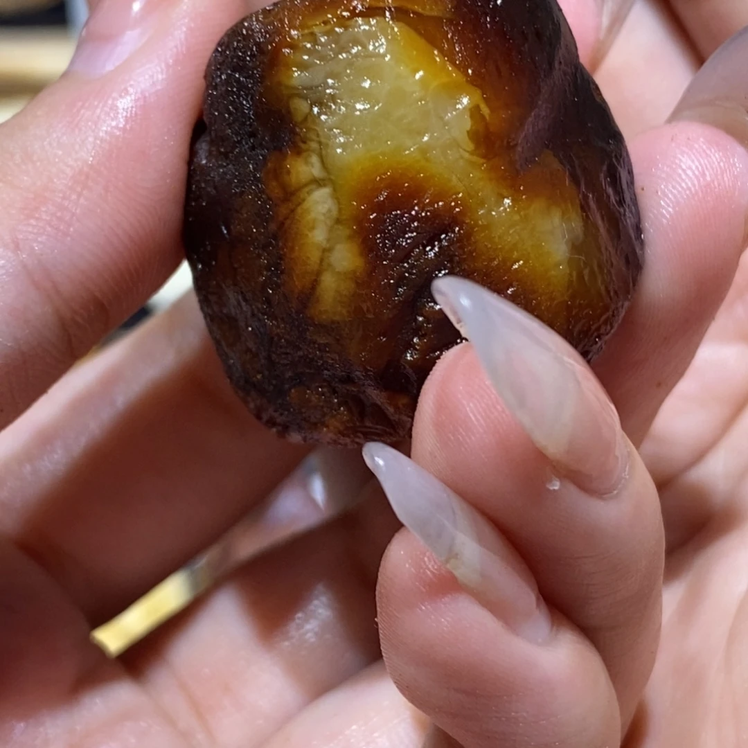 米***张定制琥珀未镶嵌蜜蜡原石 16.2。焦皮